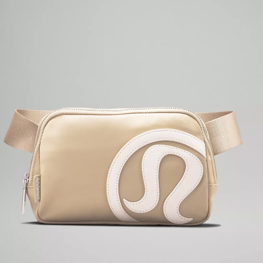 Lululemon Everywhere Belt Bag 1lLogo Trench/White Op… Gem